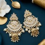 এলিগ্যান্ট গোল্ড-প্লেটেড পার্ল ঝুমকা কানের দুল – ট্র্যাডিশনাল ব্রাইডাল জুয়েলারি