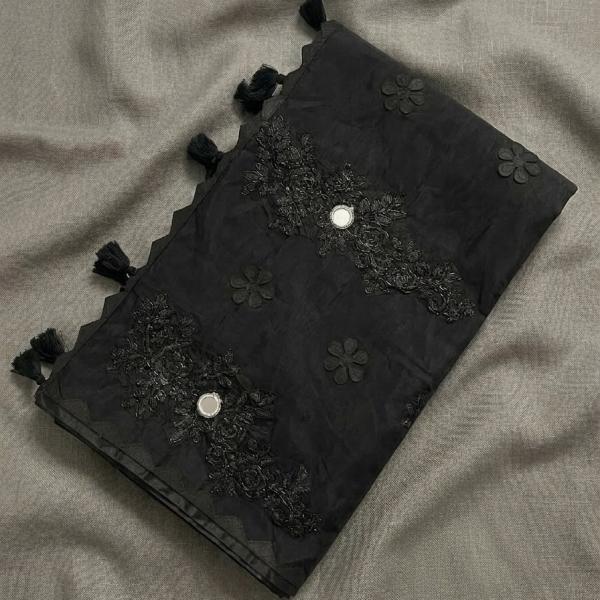 এলিগ্যান্ট কালো হাফ সিল্ক এমব্রয়ডারি শাড়ি (ফুলেল ডিজাইনসহ)