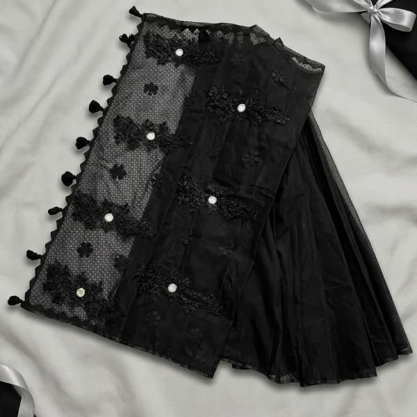 এলিগ্যান্ট কালো হাফ সিল্ক এমব্রয়ডারি শাড়ি (ফুলেল ডিজাইনসহ)